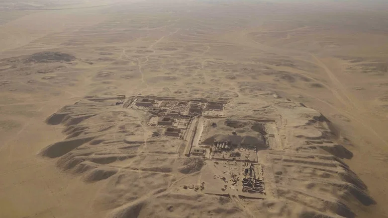 Decoding Saqqara, The Secret Hieroglyphs of the Pyramids screenshot 2