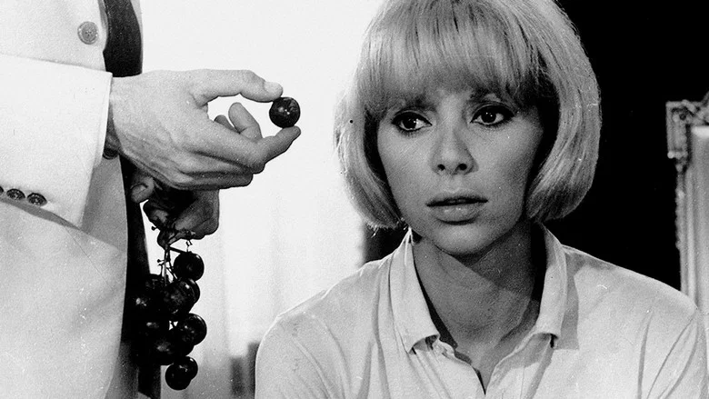 The Blonde from Peking screenshot 3
