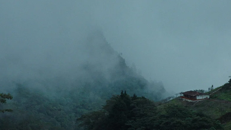 Under the Mountain's Shadow screenshot 1