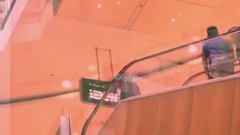 People Passing By screenshot 3