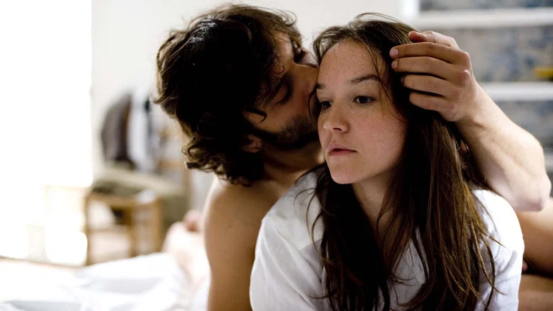 Living on Love Alone screenshot 2