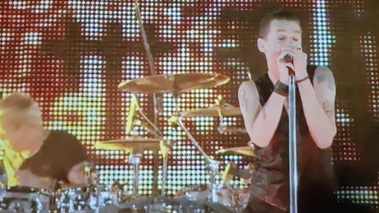 Depeche Mode: Tour of the Universe — Live in Barcelona screenshot 6
