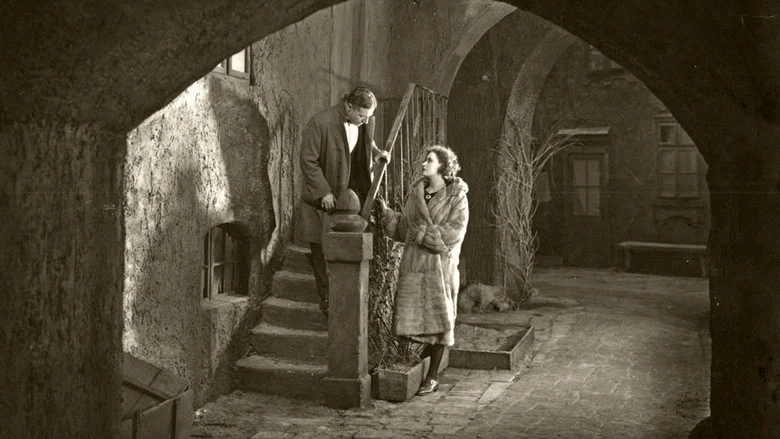 Joyless Street screenshot 6