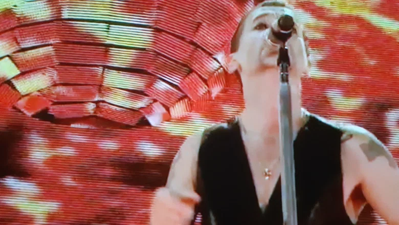 Depeche Mode: Tour of the Universe — Live in Barcelona screenshot 7