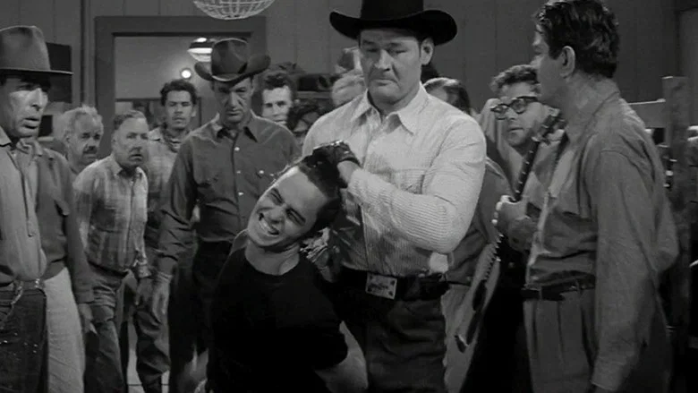 Man in the Shadow screenshot 3