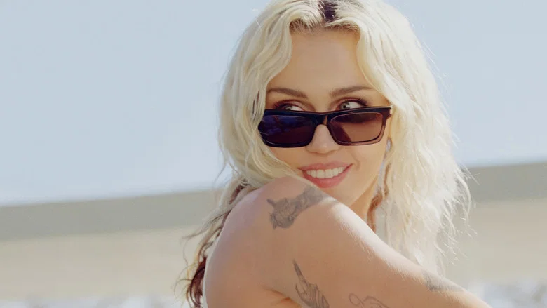 Miley Cyrus - Endless Summer Vacation (Backyard Sessions) screenshot 5
