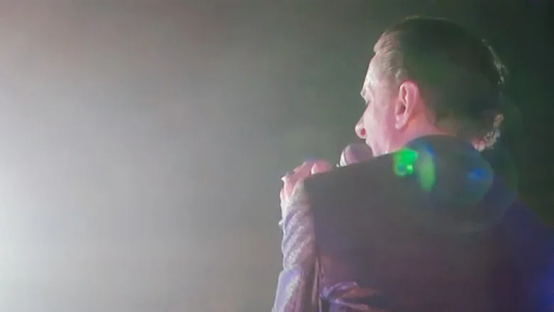 Depeche Mode: Tour of the Universe — Live in Barcelona screenshot 5