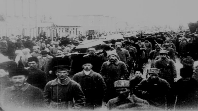 Kino-Pravda No. 13: Yesterday, Today, Tomorrow. A Film Poem Dedicated to the October Revolution screenshot 1