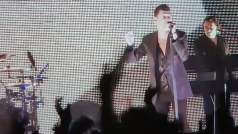 Depeche Mode: Tour of the Universe — Live in Barcelona screenshot 2