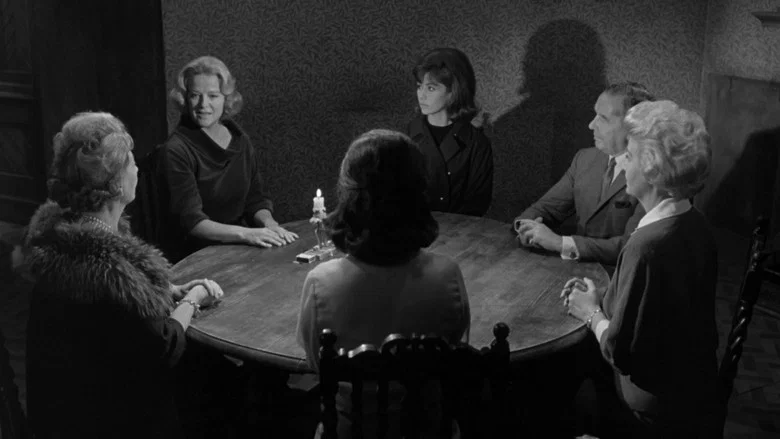 Seance on a Wet Afternoon screenshot 2