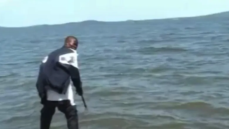Who Killed Captain Alex? screenshot 1