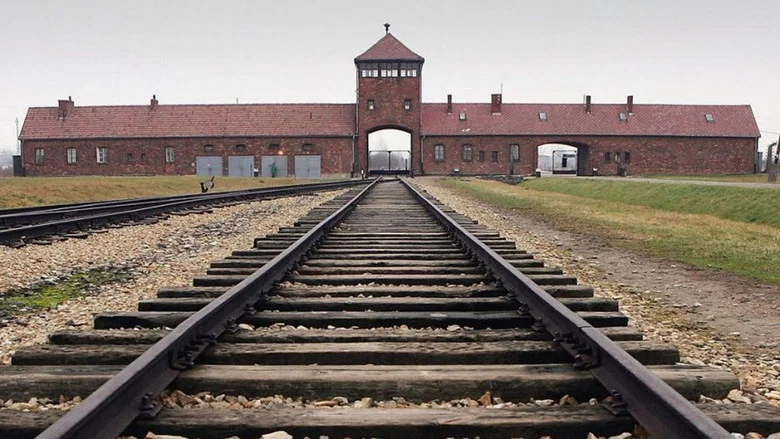 Verdict on Auschwitz screenshot 1