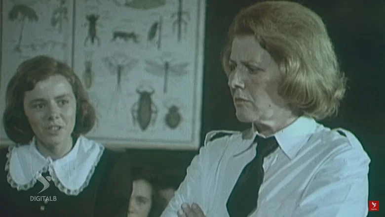 The Girls with the Red Ribbons screenshot 1