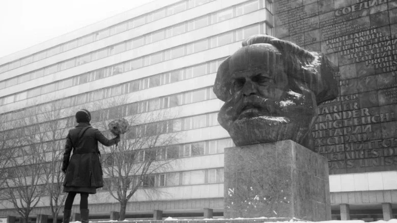 Karl Marx City screenshot 1