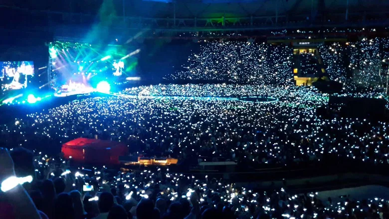Coldplay: Live at Pasadena Rose Bowl 2016 screenshot 1