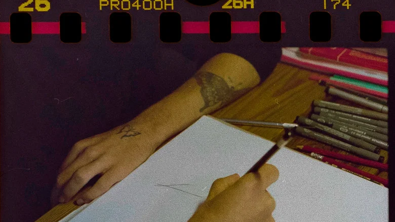 ESSENTIEL — A Portrait screenshot 1
