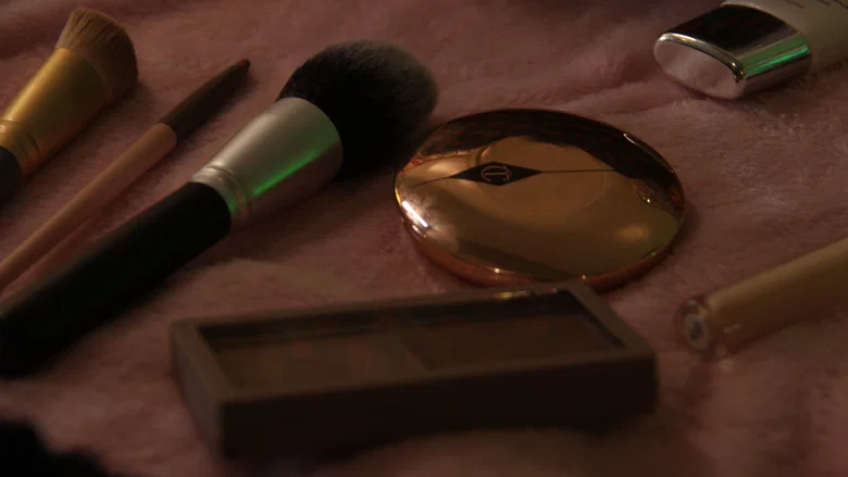 Hidden Identities screenshot 2