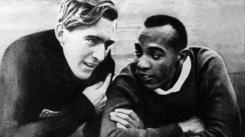 Jesse Owens et Luz Long : le temps d'une étreinte screenshot 1