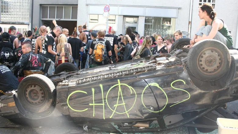 Chaostage - We Are Punks! screenshot 1