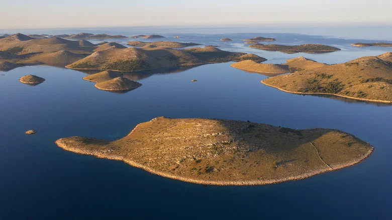 Croatias Coast - Endless and Wild screenshot 1