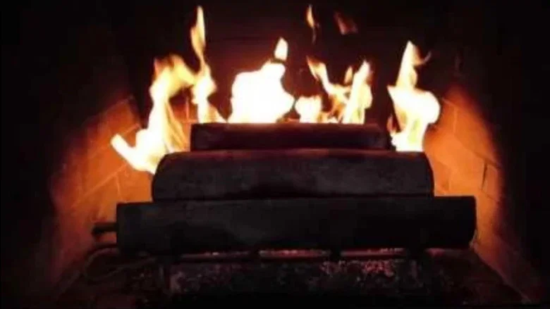 Yule Log with Christmas Music and Loud Family Fighting screenshot 1