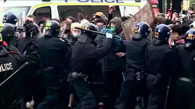 Decay: On Fascism and Breakdown screenshot 2