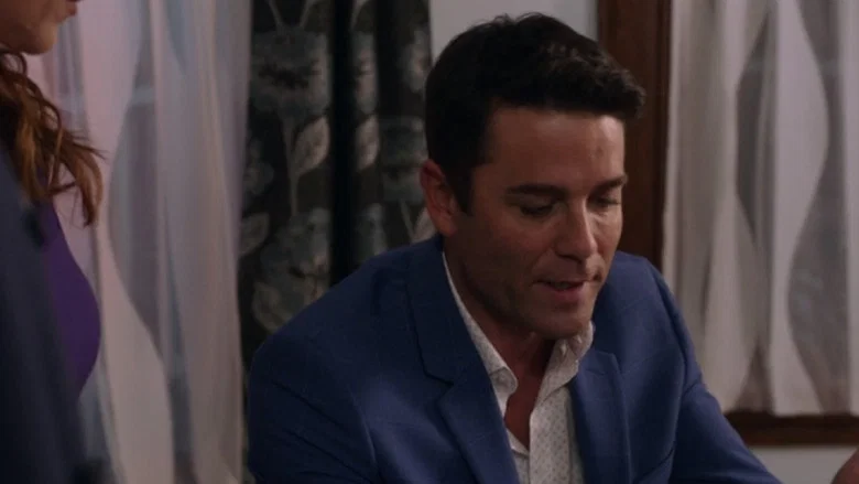 A Bundle of Trouble: An Aurora Teagarden Mystery screenshot 2