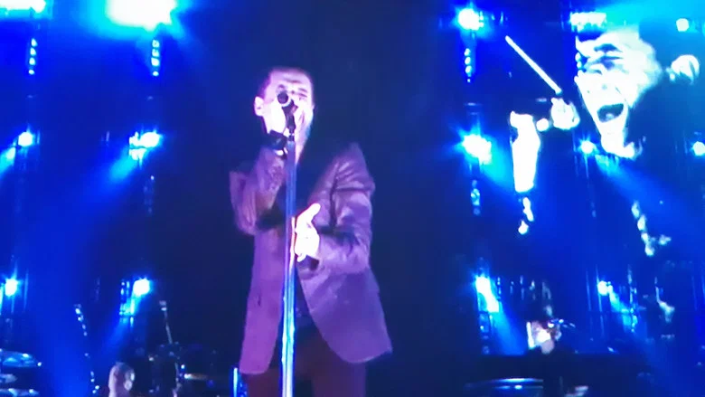 Depeche Mode: Tour of the Universe — Live in Barcelona screenshot 4