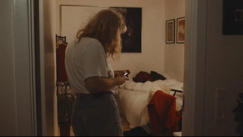 In Hands Reach screenshot 1