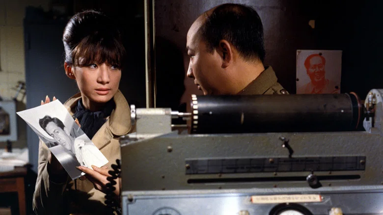 The Blonde from Peking screenshot 8