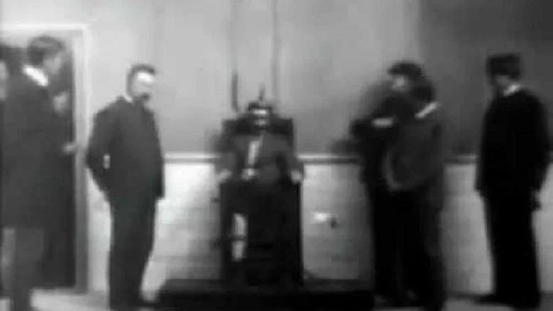 Execution of Czolgosz with Panorama of Auburn Prison screenshot 1