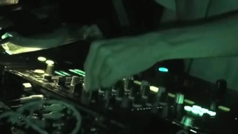 Cool Strangers in the Night screenshot 3