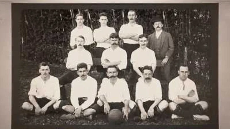 Miller & Fried – The Birth of Football’s Country screenshot 1