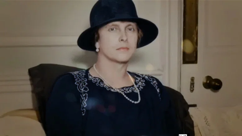 The Queen's Mother in Law screenshot 1