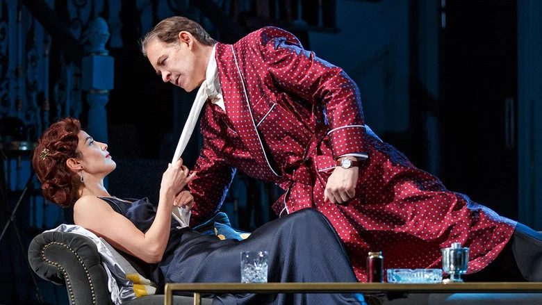 Noël Coward's Present Laughter screenshot 4