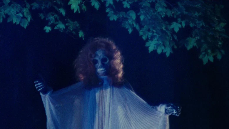 The Night Evelyn Came Out of the Grave screenshot 5