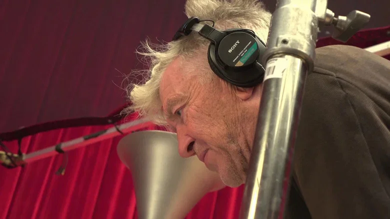 Behind the Red Curtain screenshot 2